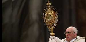 El Papa preside la primera adoración mundial eucarística