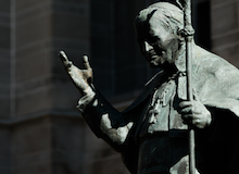 “Totus tuus” (a María). El legado pendiente de Juan Pablo II cien años después de su nacimiento