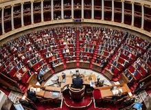 La Asamblea francesa aprueba la controvertida “ley anti-separatismo”