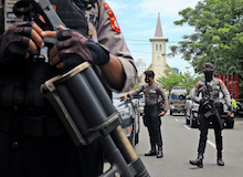 Decenas de heridos en un ataque a una iglesia católica en Indonesia