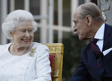 El duque de Edimburgo animó a la reina Isabel a compartir públicamente su fe