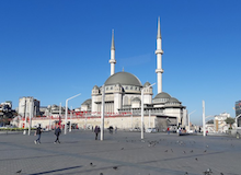 El gobierno turco sigue dando pasos hacia la confesionalidad islámica y abre una mezquita en Estambul