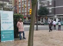 La Biblia sale a la calle en Gijón