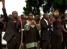 Los padres de los alumnos secuestrados en Kaduna se reúnen para pedir en oración su libertad