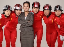 Li Yan, la reina del hielo en China, capitanea a su equipo con la Biblia de referencia