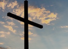 La cruz: en cuello, en el altar o en la mente