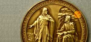 La medalla del Papa con el publicano que siguió a ‘LESUS’