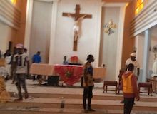 Decenas de muertos en un ataque a una iglesia católica en Nigeria
