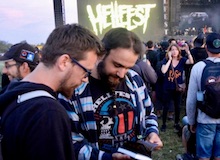 Comparten 1.000 Biblias en un festival de ‘heavy metal’ en Francia