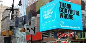 Los ateos, equivocados ‘gracias a Dios’, según una gran pantalla de Times Square