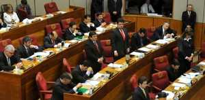 El Congreso de Paraguay ora a petición de Nick Vujicic
