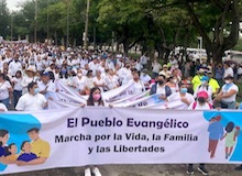 15.000 personas marchan por las libertades en México