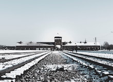 ¿Cómo y por qué los negacionistas del Holocausto distorsionan la historia?
