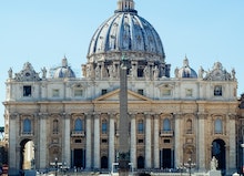 La cruz de Cristo, sin ley ni templo