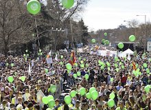 Festiva y multitudinaria marcha por la vida en Madrid