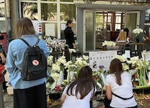 Flores, conversaciones honestas y Salmos: la reacción de los evangélicos ante los trágicos tiroteos en Serbia