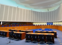 El Tribunal Europeo de Derechos Humanos permite prohibir todos los “símbolos visibles religiosos” en las aulas
