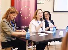 Parlamento & Fe: transformación social y mujer
