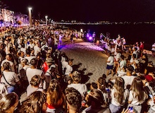 El evangelio ilumina las noches de playa en Mallorca