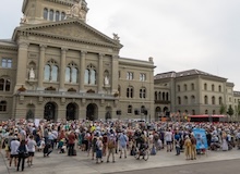 Manifestación en Suiza por los cristianos perseguidos: “Esta fe ha resistido el sufrimiento, incluso en la celda más oscura”