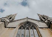 Desde la iglesia no solo se mira al cielo