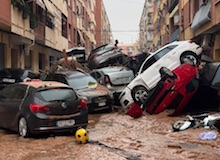 “Desde un balcón, mi marido vio cómo un camión arrastrado por el agua se llevaba por delante el árbol al que antes se había subido”