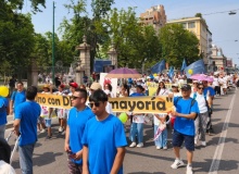 La ‘Marcha de la Alegría’ por Milán visibiliza el mensaje de las iglesias evangélicas