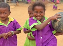 Amor en práctica para alcanzar a niños en situación vulnerable