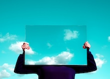 Mirándonos en el espejo