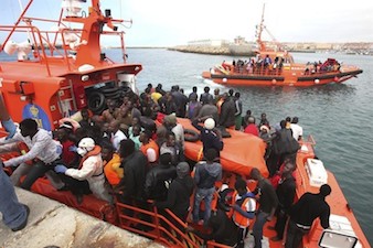 Casi 1000 inmigrantes cruzan el Estrecho en un solo día