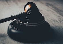 “Ninguna persona debería tener el poder absoluto en una iglesia”