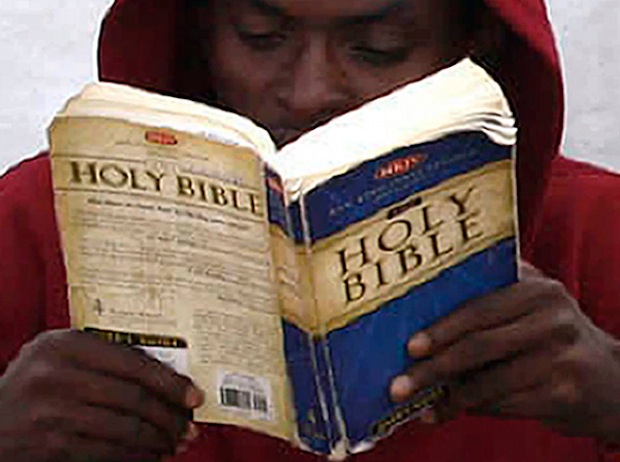 La Biblia y la manta
