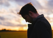 Cuando se apagan las luces, despierta la verdad