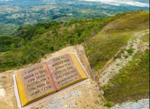 Colombia tiene la Biblia más grande del mundo