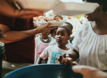 Oye, iglesia: Estómagos hambrientos. ¿Es posible otro mundo?
