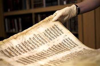 Muestran raros manuscritos de la Biblia en Jerusalén