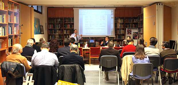 <p>
Un momento del encuentro de creación de la mesa (foto MGala)</p>
,