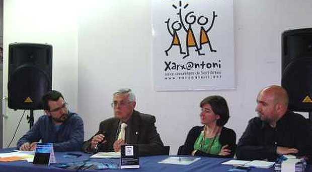 <p>
Pedro Puigvert, hablando en el centro de la imagen</p>
,