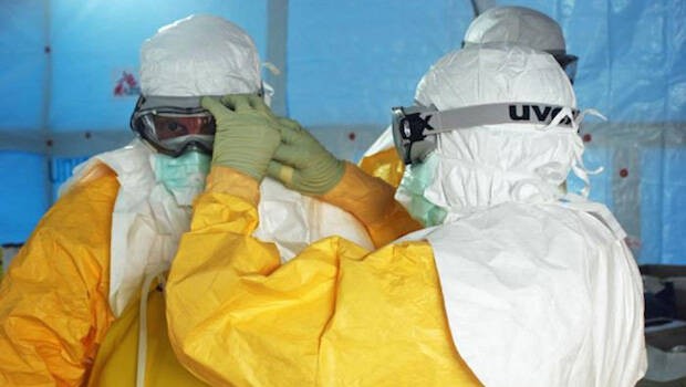 Traje de protección que utilizan sanitarios para tratar enfermos de ébola.,enfermeros ebola