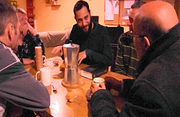 Uno de los desayunos en el hogar de acogida Manel Pujades. (Foto: Ágape+),Ágape+