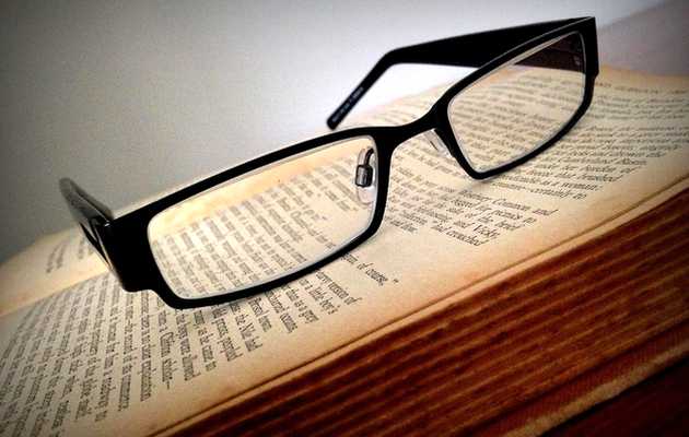 gafas, libro