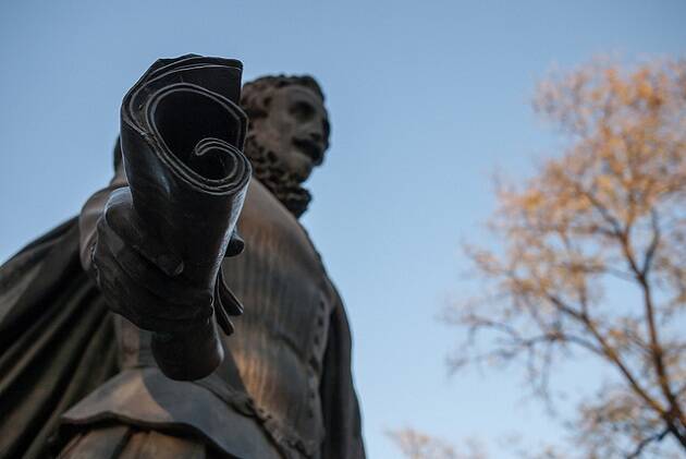 Miguel de Cervantes estatua escultura Don Quijote de La Mancha