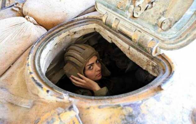 mujer soldado, militar siria