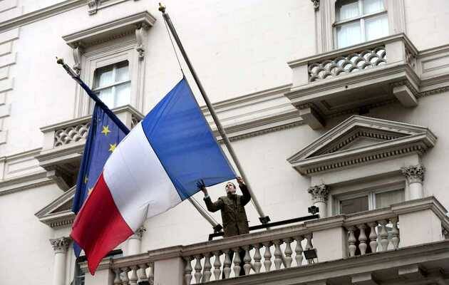 bandera Francia, media asta