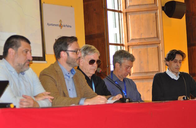 Apertura de las Jornadas, con José Hila Vargas (alcalde), Jesús Jurado (vicepresidente de Mallorca), Oscar Margenet (ARC PEACE), Xavier Codina (Arquitectos Sin Fronteras), y William Parker (traductor).,arc peace palma ciudad sostenible