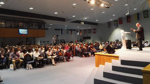 Sugel Michelén, en la exposición de la Palabra.,pasion por el evangelio sugel michelen