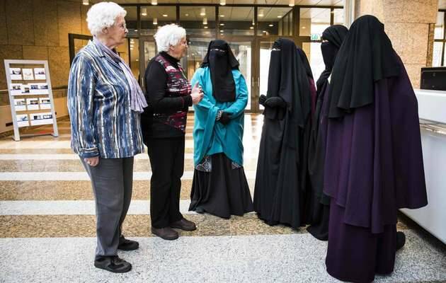 Mujeres niqab, mujeres burka