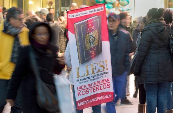 Imagen de la campaña en marcha en Suiza para fomentar la lectura del Corán.,coran islam suiza