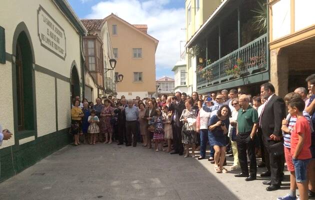 El momento de descubrir la placa,placa Ares, Arturo Ginnins