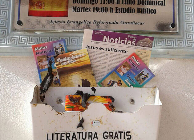 El buzón de la iglesia atacado con excrementos. / Almuñécar Digital,